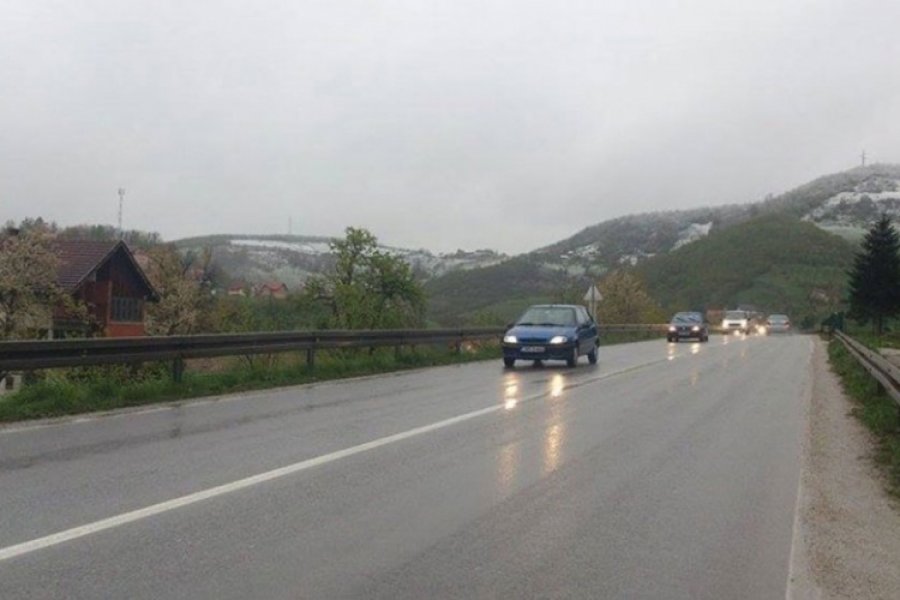 Saobraćaj u BiH odvija se po mokrim ili djelomično vlažnim i klizavim saobraćajnicama