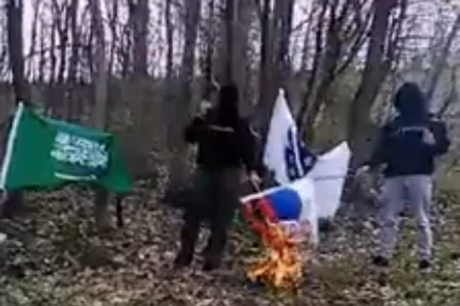 Islamisti pucaju i pale srpske zastave!