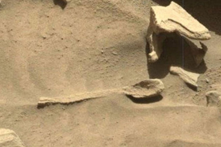 Rover "Kjuriositi" fotografisao kašiku na Marsu
