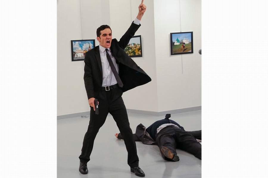 Fotografija atentata na ruskog ambasadora najbolja u 2016. godini