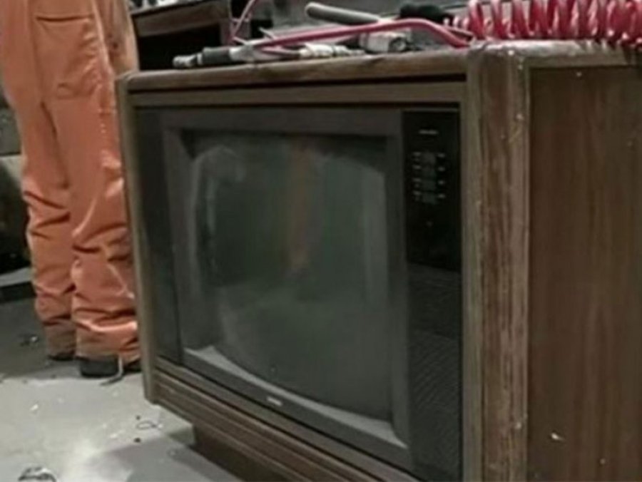 U starom televizoru pronašli 100.000 dolara
