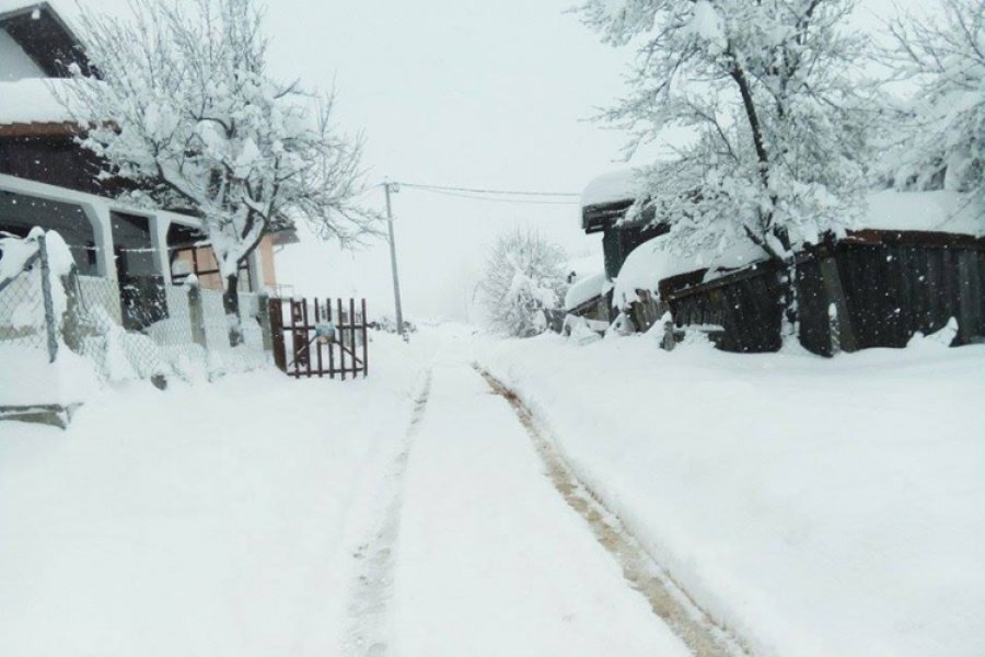 Kočići na Manjači zatrpani snijegom