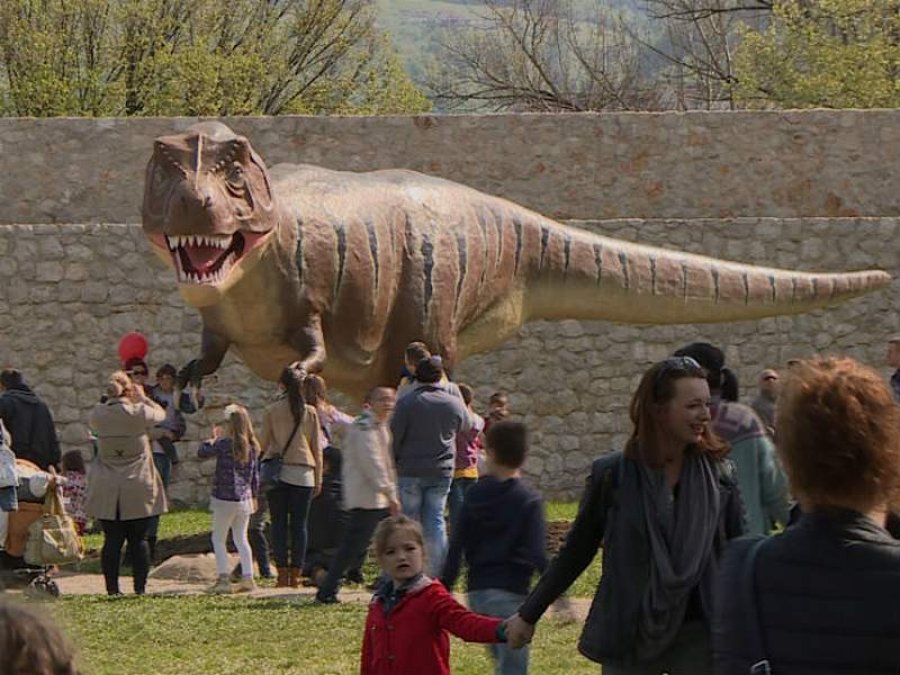 Otvorena izložba "Svijet dinosaurusa" na banjalučkom Kastelu