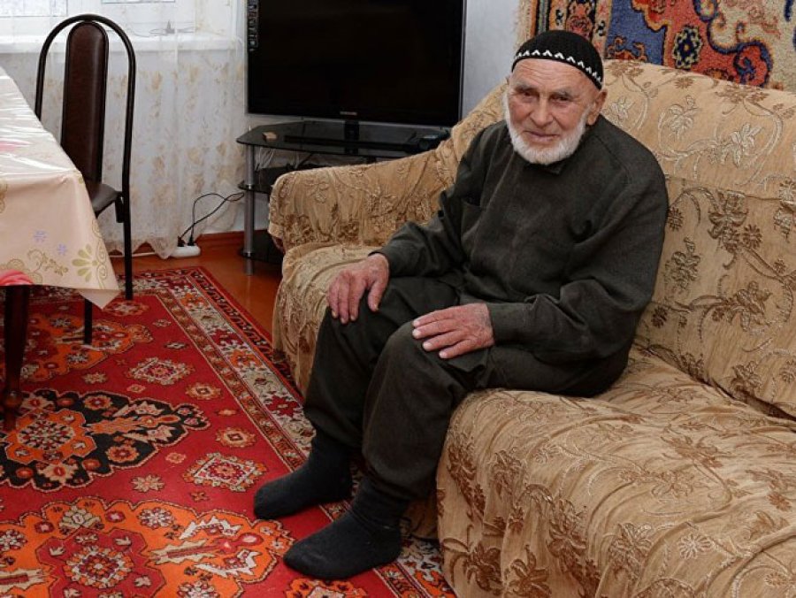 Najstariji Rus ima 121 godinu, poslije operacije ponovo čita