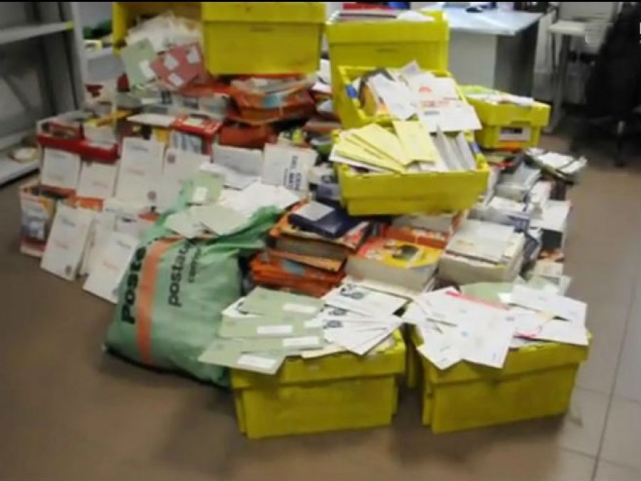U garaži poštara pronašli pola tone neisporučene pošte