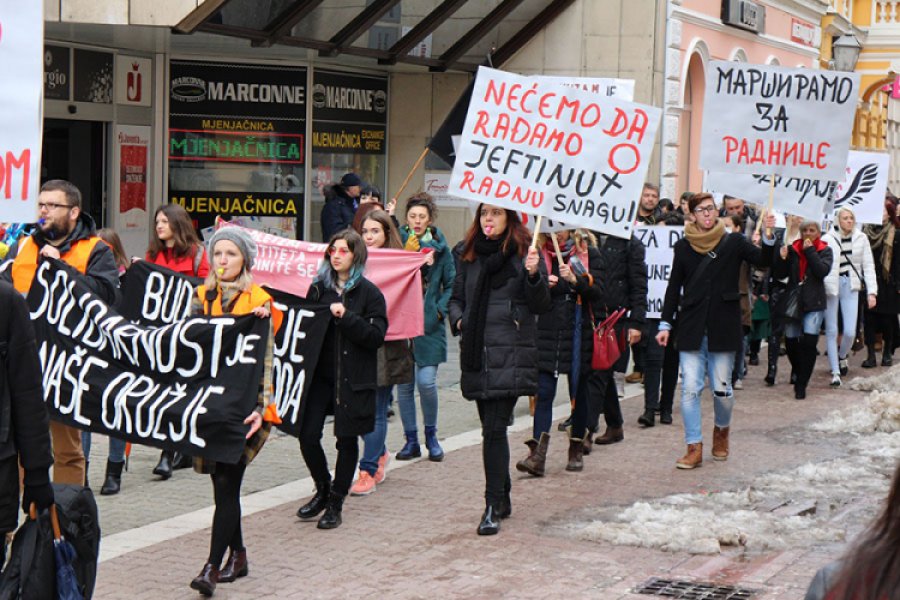 Sa "Osmomartovskog marša" u Banjaluci poručeno: Želimo jednake plate i prava s muškarcima