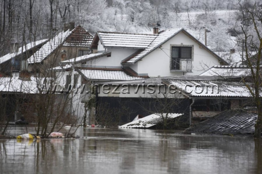 Poplavljeno pet kuća u Srpcu, Sava i dalje prijeti