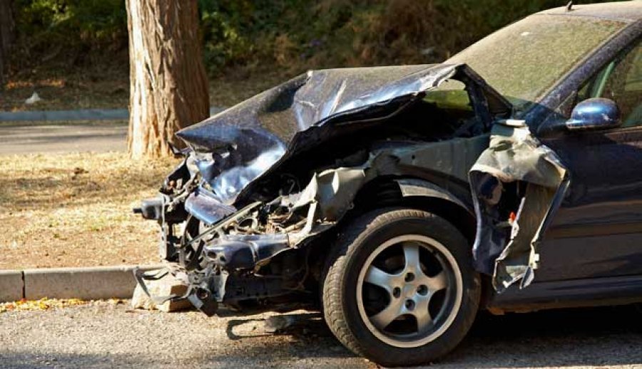 Otac i kćerka nakon svađe jedno drugom polupali automobile