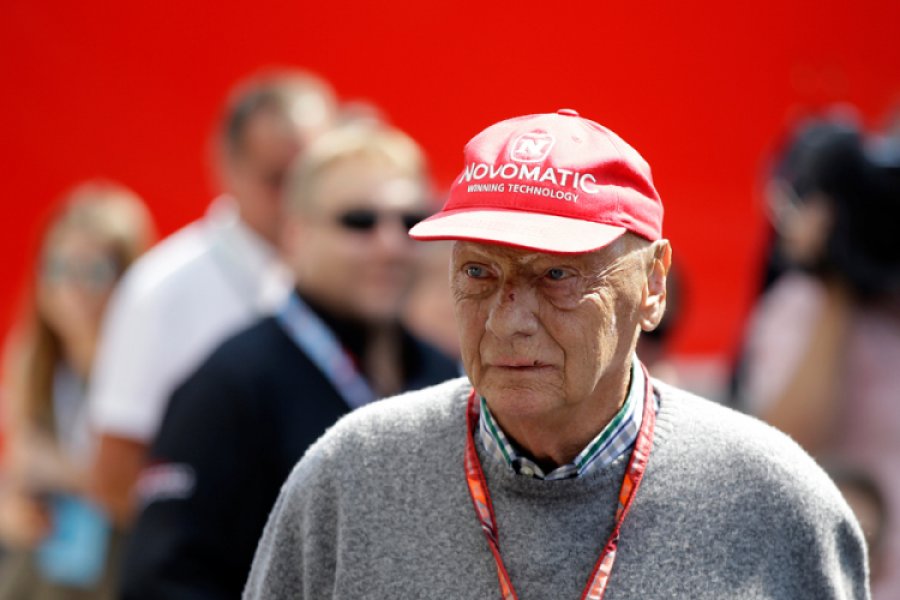 Niki Lauda stabilno nakon operacije