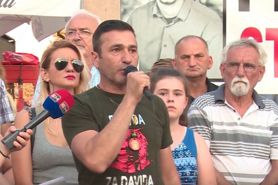 Građani po 135. put na Trgu Krajine podržali Davora Dragičevića