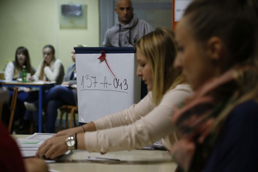 U BiH sve manje ljudi, a sve više birača