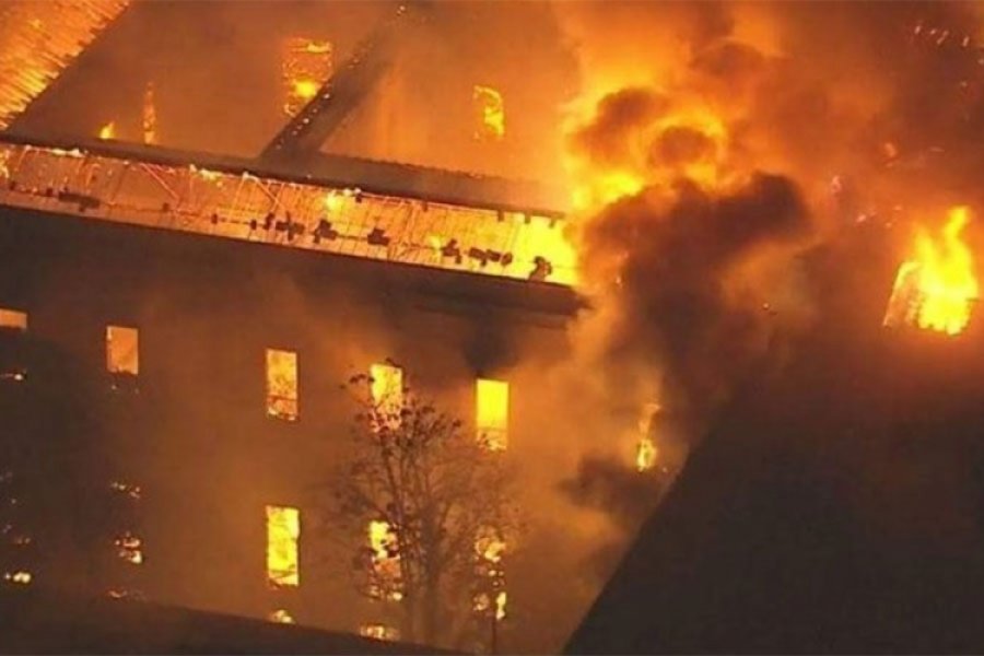 Požar progutao Nacionalni muzej u Riju, otišlo 200 godina rada