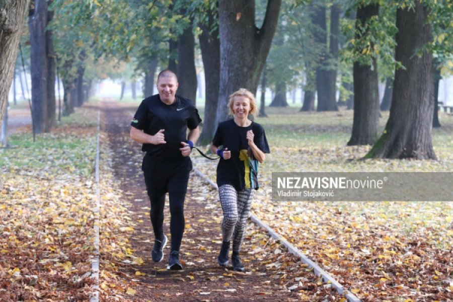 Slijepi Miladin Dragojević i Svetlana Vojvodić vezani zajedno istrčali polumaraton