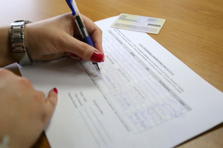 Potpisivanjem peticije traže besplatne udžbenike za sve osnovce u RS