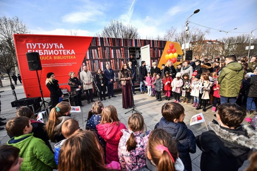 Zavrtjeli se točkovi "Bibliobusa" u Banjaluci