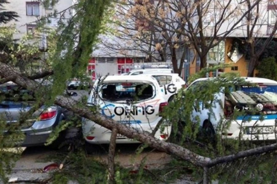 Najmanje šestoro povrijeđenih u olujnom nevremenu u Mostaru
