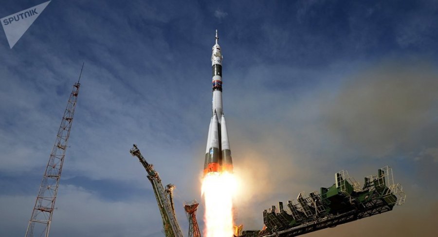 Lansirana raketa ka MSS sa troje astronauta