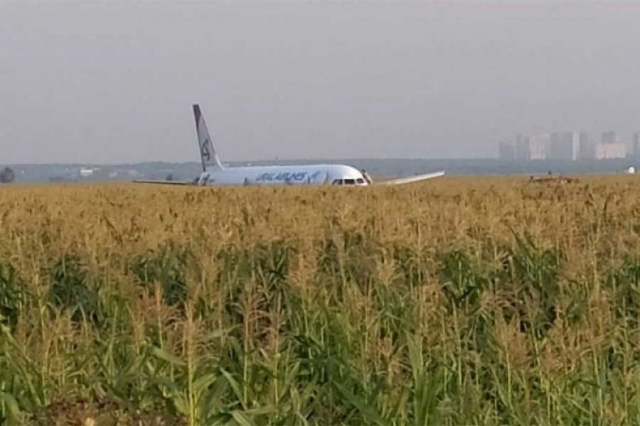 Državne počasti pilotima aviona koji je sletio u polje