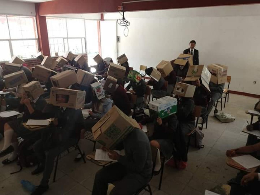 Meksiko: Kartonske kutije na glavama zbog prepisivanja