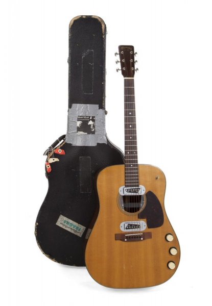 Gitara Kurta Kobejna prodata za više od šest miliona dolara