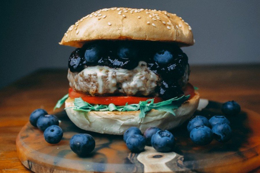 Haris Suljović za "Nezavisne": Ima nešto u tome kad komad mesa pretvorite u burger