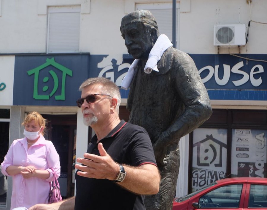 Glumci položili cvijeće na spomenik Zorana Radmilovića