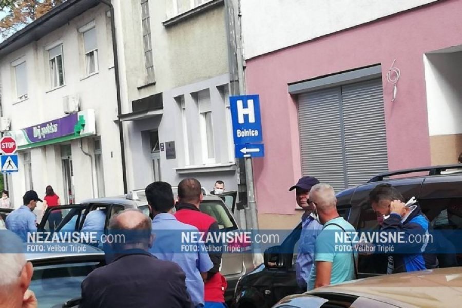 Detalji incidenta u Banjaluci: Blokirao saobraćaj pa udario policajca