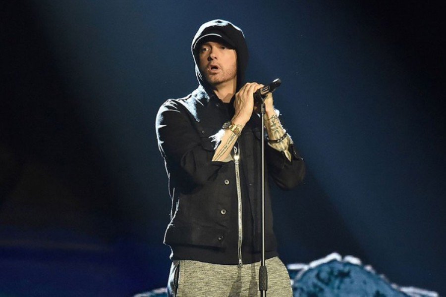 Eminem iznenada objavio novi album, glavne teme nasilje i terorizam