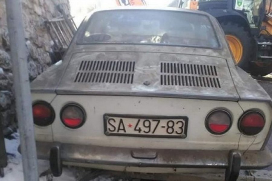 Rušili garažu u Sarajevu i pronašli Fiat koji je parkiran 30 godina