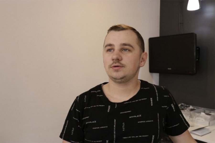 Fuad Halilović besplatno pravi perike za djecu oboljelu od raka