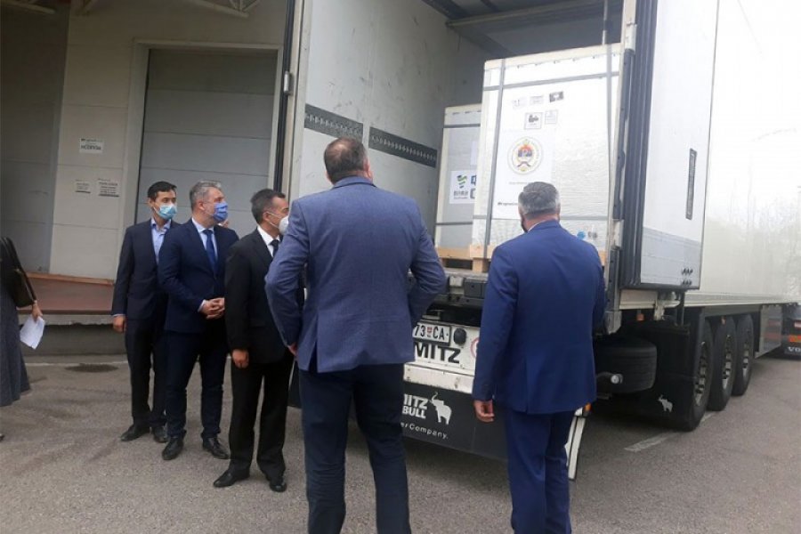 Dodik u Banjaluci dočekao prvi kontingent od 80.000 vakcina "Sinopharm"