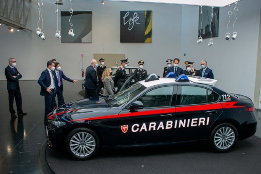 Karabinjere od metaka štiti Alfa Romeo Giulia