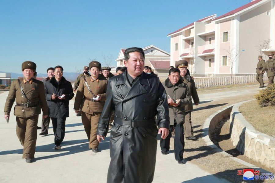 Kim zabranio kožne kapute građanima da ga ne bi imitirali