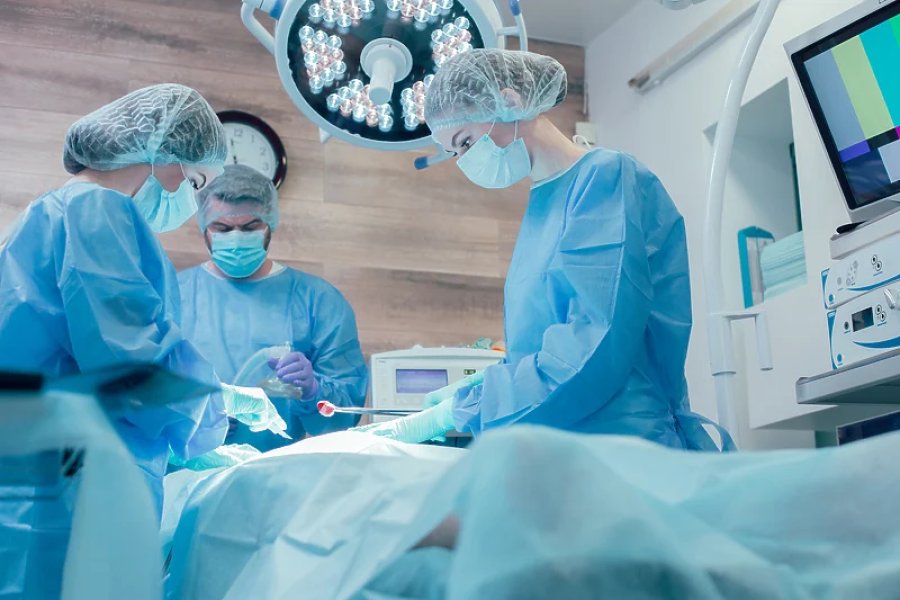 Hirurginja u Austriji amputirala pogrešnu nogu pacijentu, kažnjena sa 2.700 evra