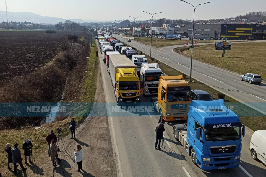 Prevoznici parkirali kamione, bojkotuju točenje goriva i ne idu na utovar robe