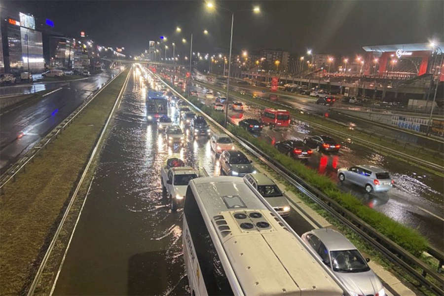 Koraci koje treba da uradite ako vam poplavi auto