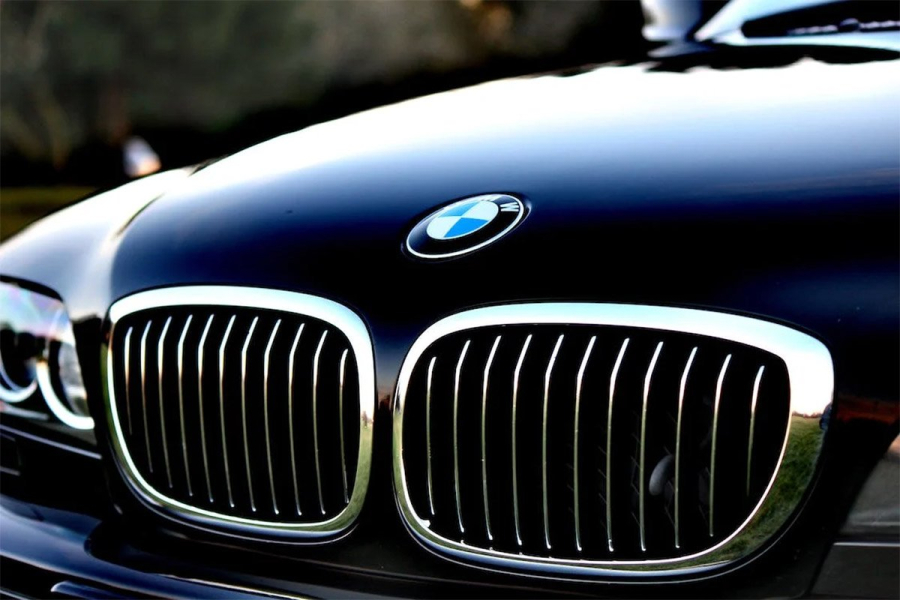 Parlamentarna skupština BiH objavila oglas: Kupili, pokvarili pa prodaju kratko korišten BMW