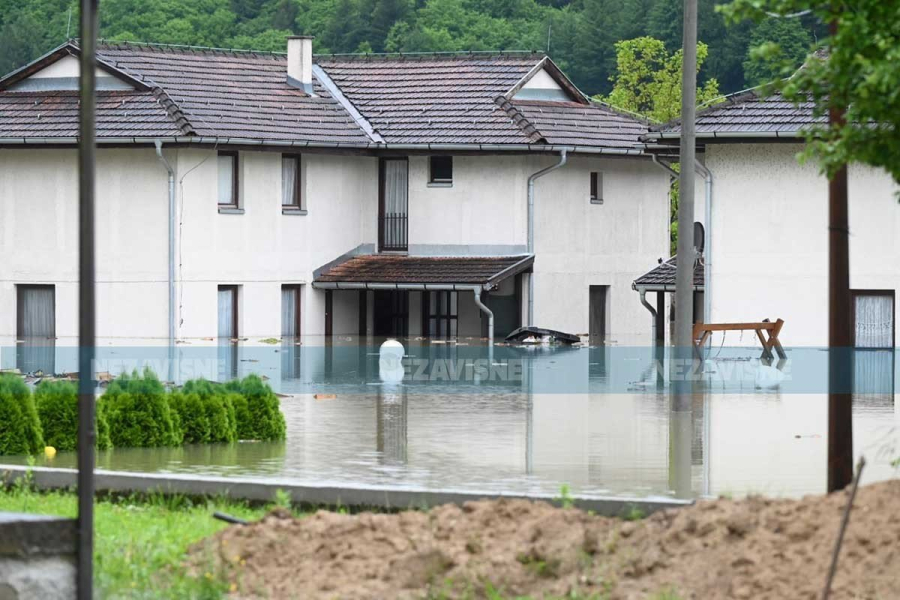 Drljača: Voda u Novom Gradu iselila hraniteljsku porodicu sa djecom