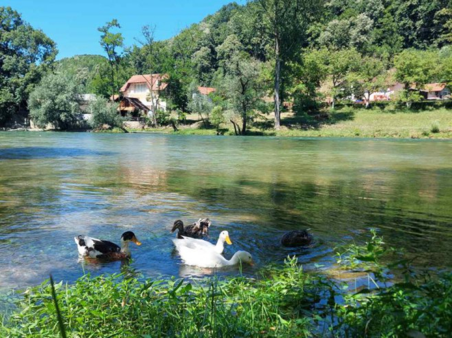 U nedjelju sunčano i natprosječno toplo