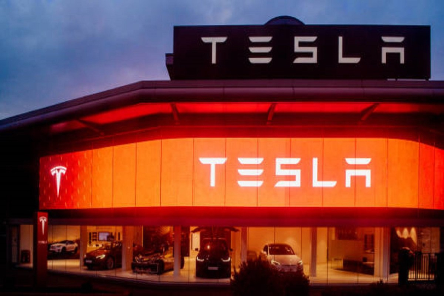 Teslin autopilot nije prepoznao voz, vozač se jedva spasio