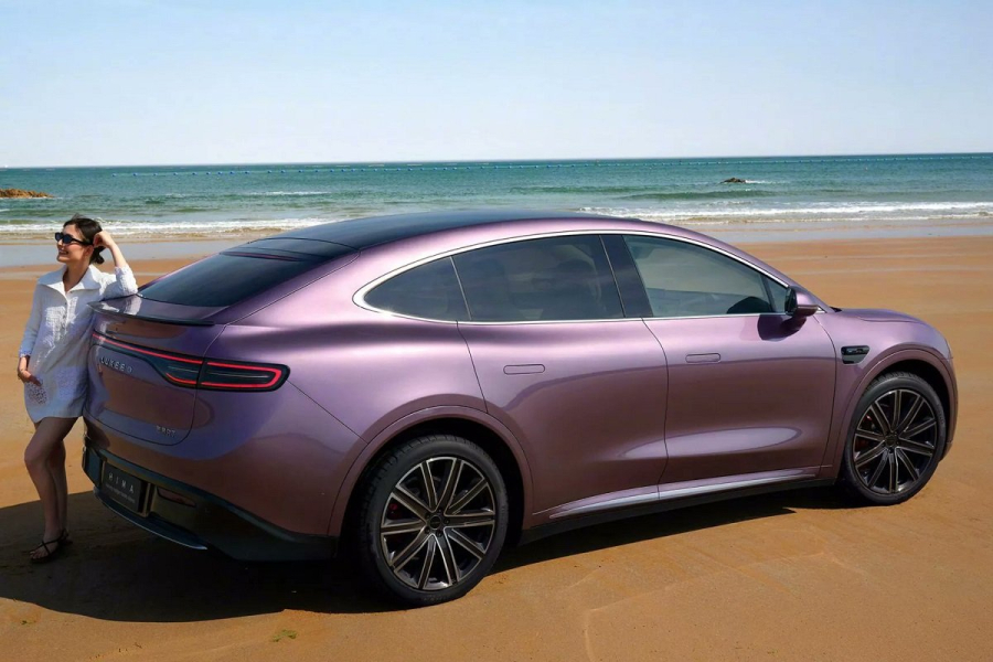 Luxeed najavljuje novi Coupe-SUV R7