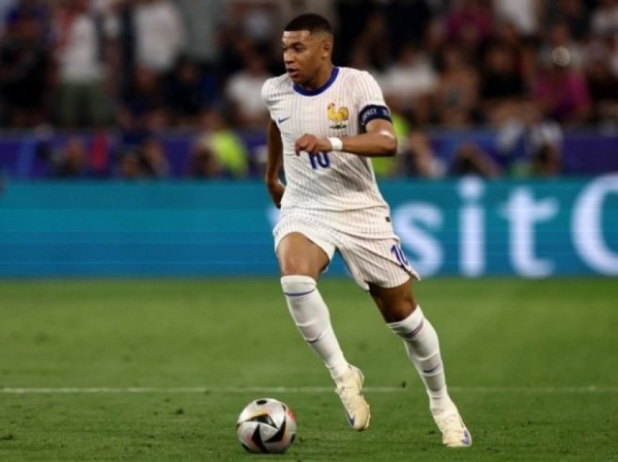 Mbape potpisao za Real Madrid, promovisan pred 85.000 navijača