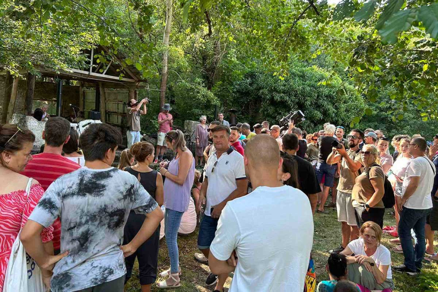 Nastavljaju se protesti na izvoru Une, Rundek ponovo uz mještane