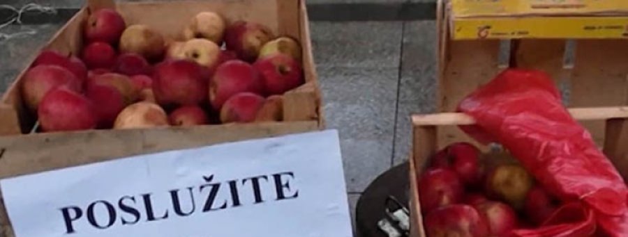 Ostavio pola tone jabuka na gradskom trgu uz poruku: "Poslužite se"