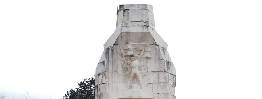 Zabranjen prilaz spomeniku na Banj brdu