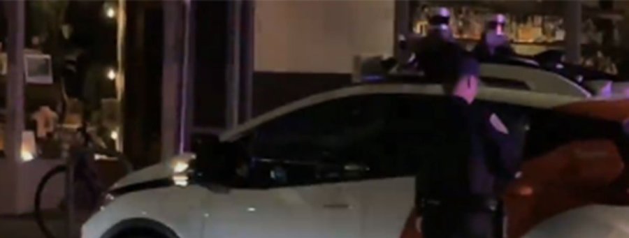 Policajac zaustavio auto bez svjetala, ali i vozača