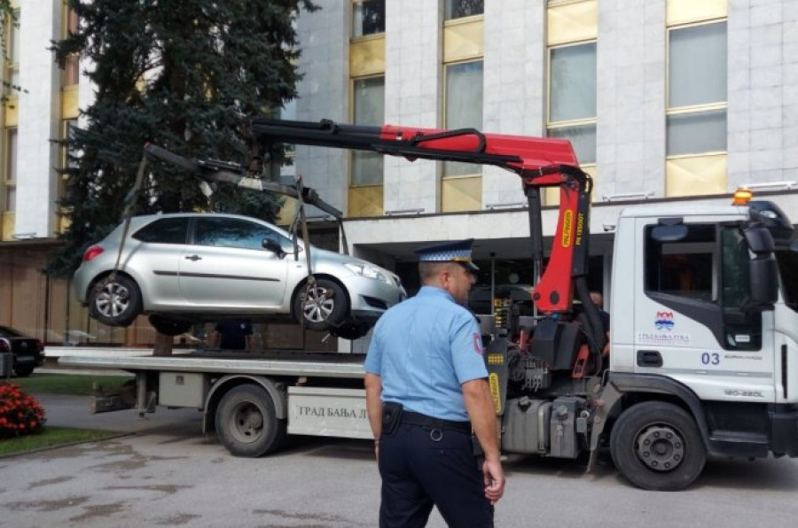 Banjalučka "Pauk služba" sklonila Vukanovićev automobil