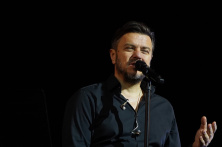 Boris Režak za Dan žena poklanja pjesmu "Ljubi me"