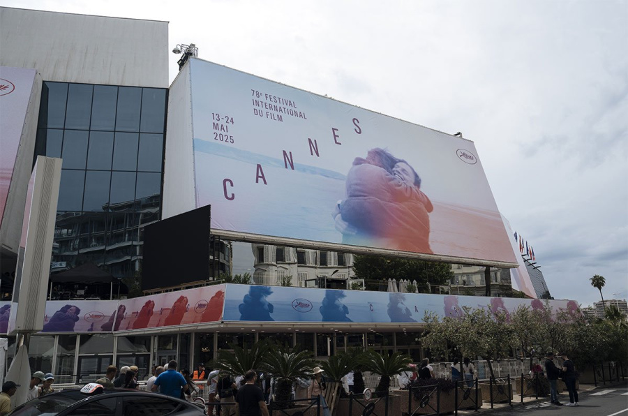 Filmski festival u Kanu dobio 20 metara visoko stablo pozlaćene palme