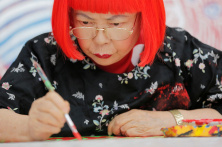 Preminula legendarna Jajoi Kusama
